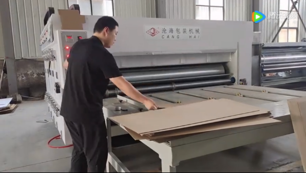 桑田公司鏈條送紙多色印刷開槽機(帶扣手)